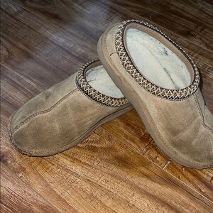 UGG Kids Tan Slippers